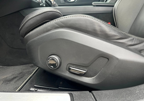 Volvo V60 cena 99900 przebieg: 112000, rok produkcji 2019 z Warszawa małe 529